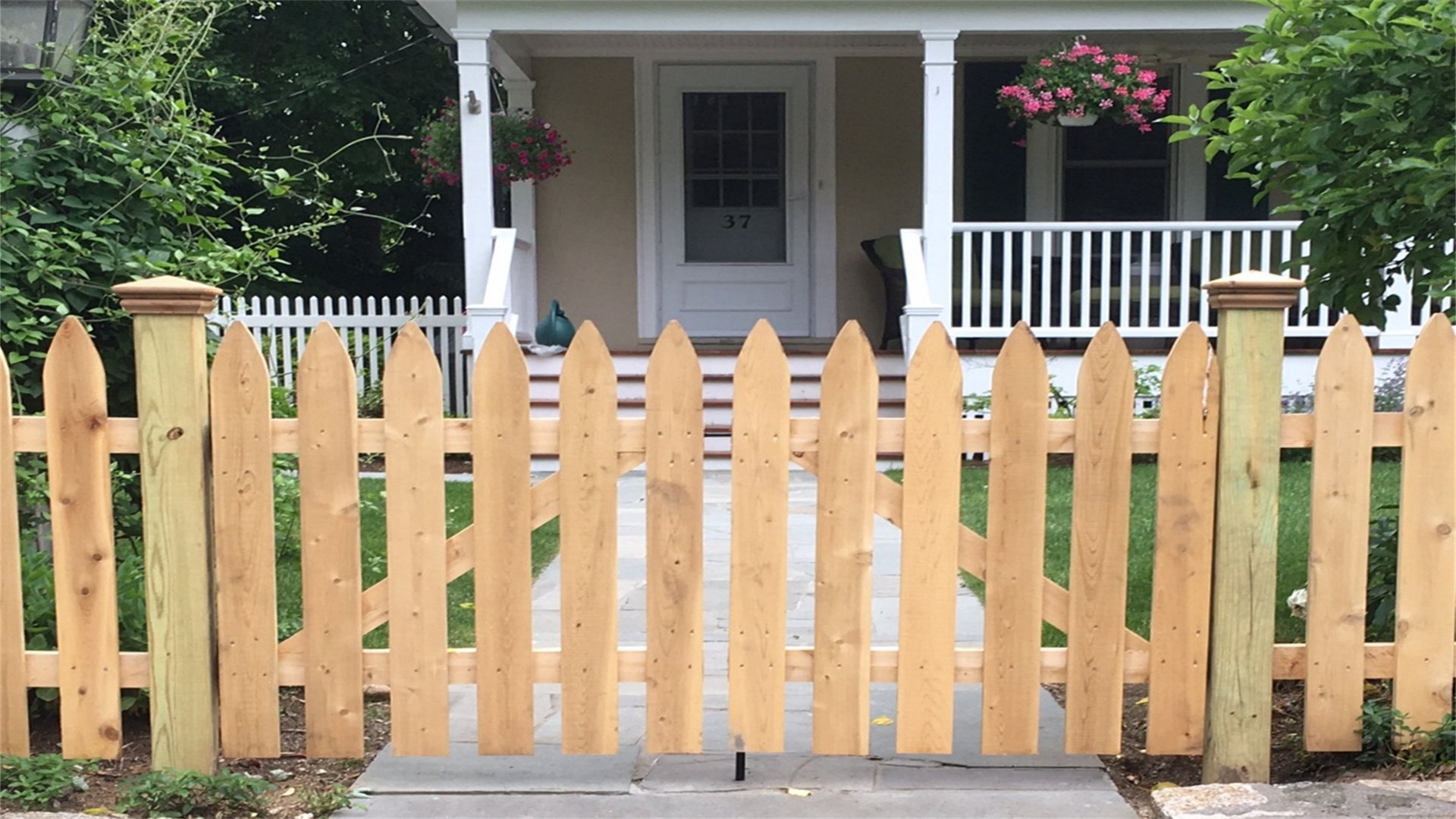 10 Simple DIY Garden Fencing Ideas
